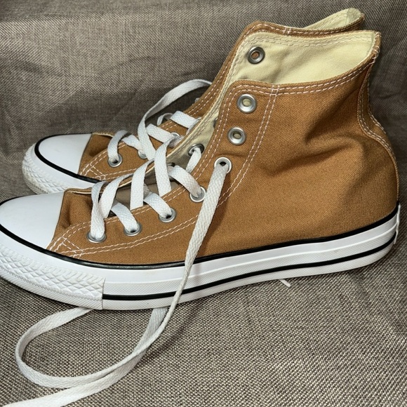 Converse Chuck Taylor All Star Hi-Top Sneakers
Men 6/ Woman 8 UNISEX - Picture 8 of 11